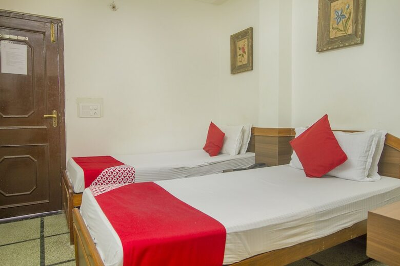 Hotel Oyo 12327 The Mapple