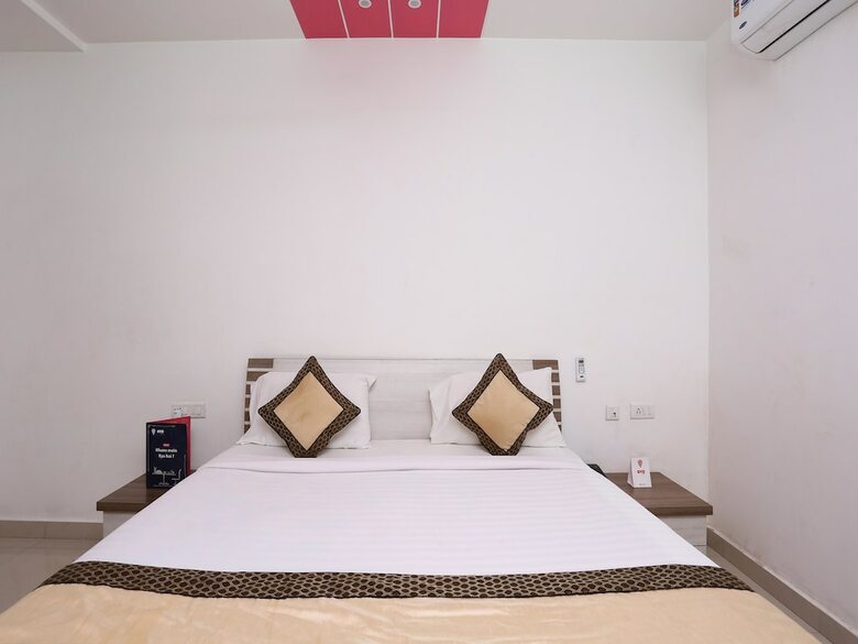 Capital O 10970 Hotel Krishna Palace