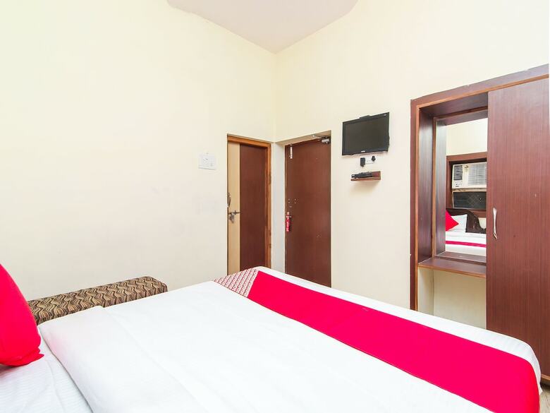 Hotel Oyo 13097 Prayag Holidays