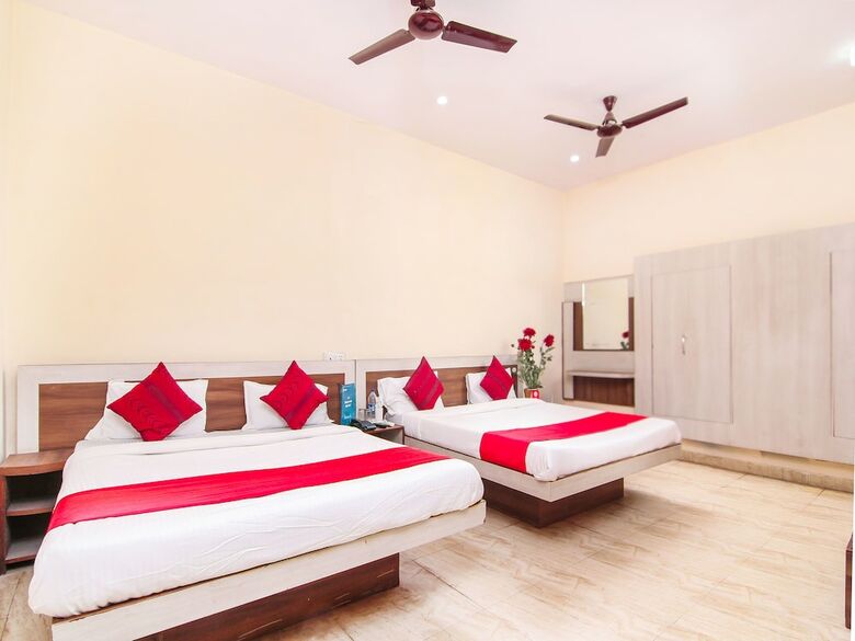Hotel Oyo 13097 Prayag Holidays