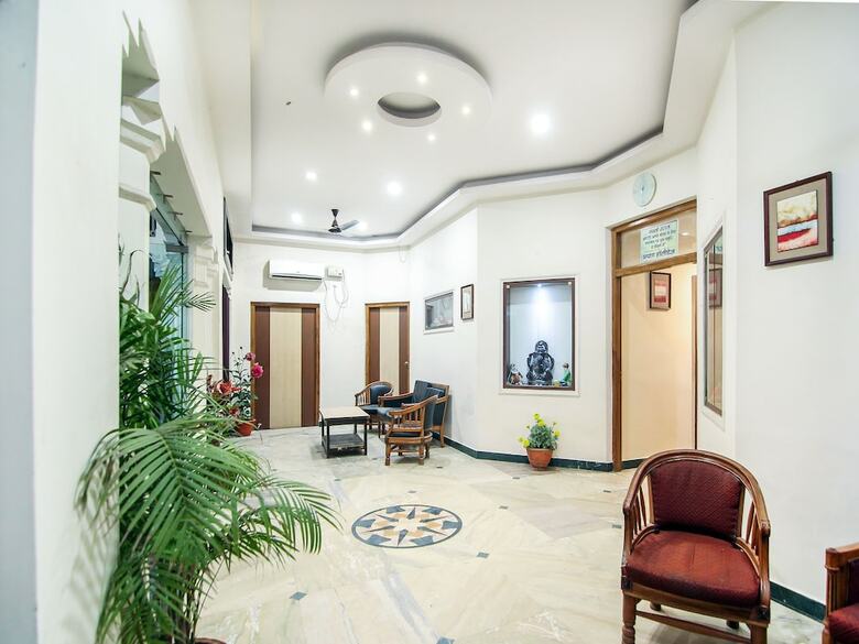 Hotel Oyo 13097 Prayag Holidays