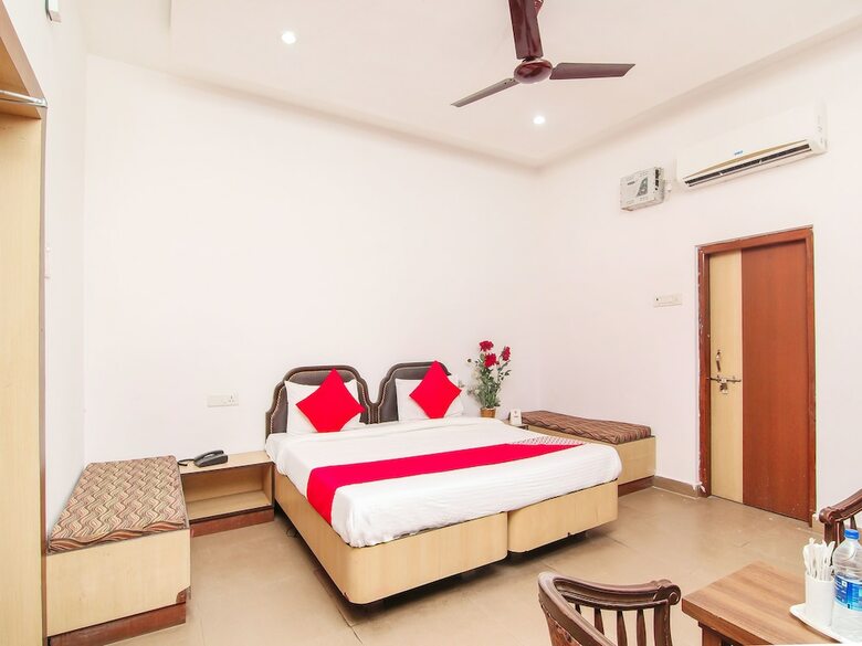Hotel Oyo 13097 Prayag Holidays