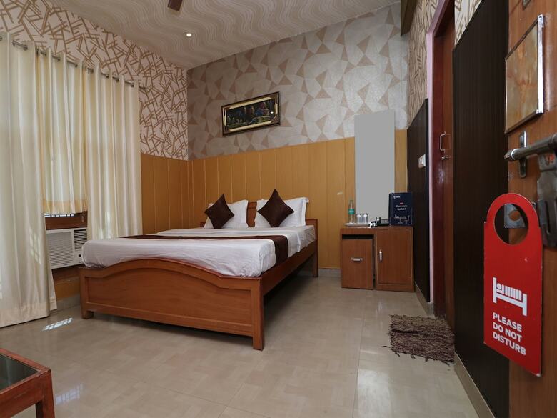 Oyo 13234 Hotel Mahak