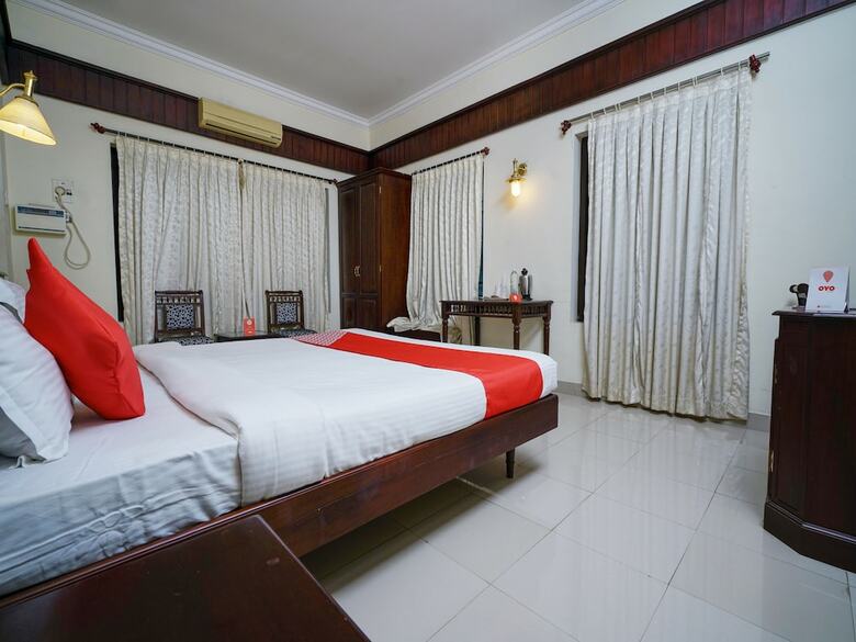 Hotel Oyo 10638 Chandana Royal Resorts