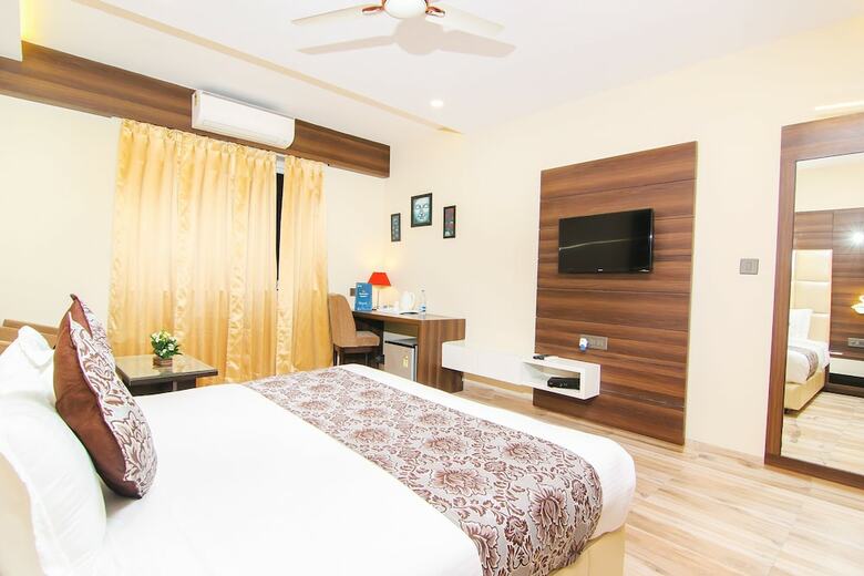 Oyo 13482 Hotel Moments