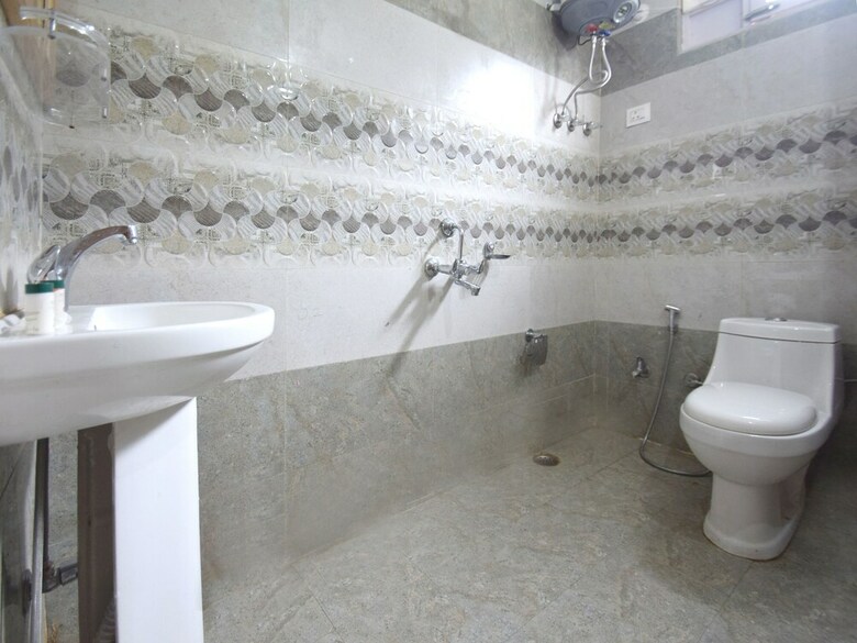 Oyo 11733 Hotel Sunlight