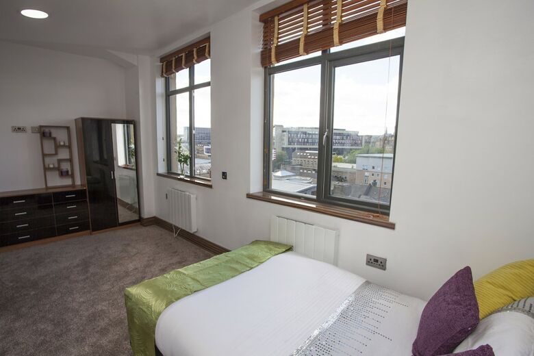 Apartamentos Stayocity Suites