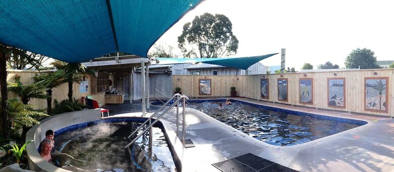 Motel Athenree Hot Springs & Holiday Park