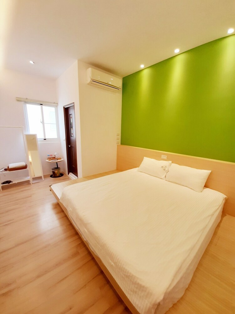 Bed & Breakfast Love Travel