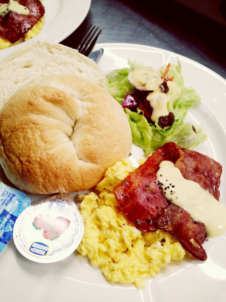 Bed & Breakfast Love Travel