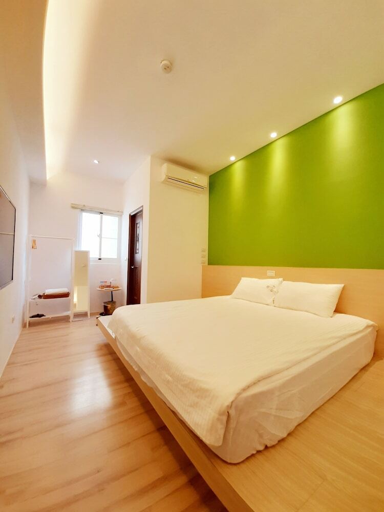 Bed & Breakfast Love Travel