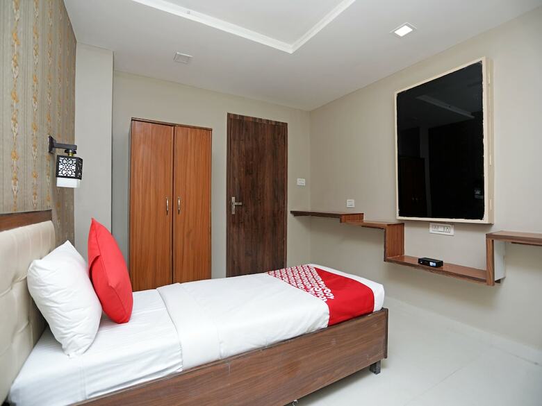 Hotel Oyo 13134 Grand Regency