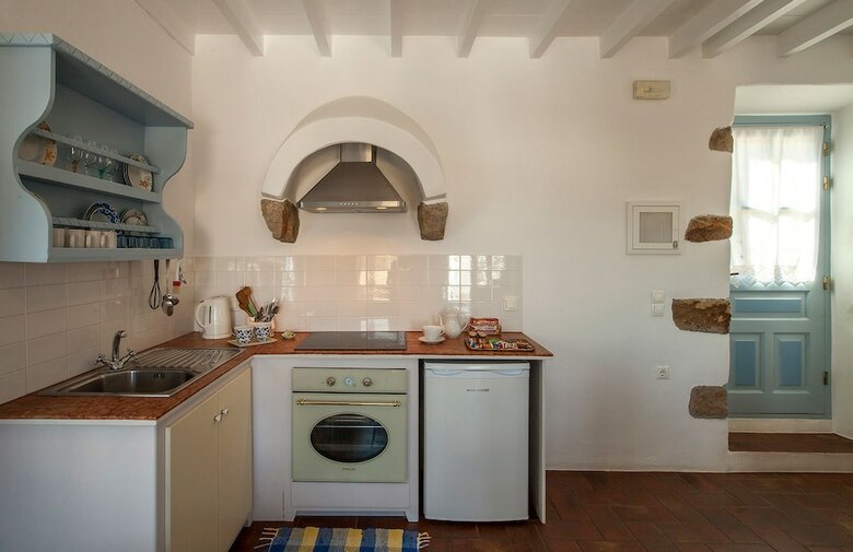 Apartamentos Theologos Houses