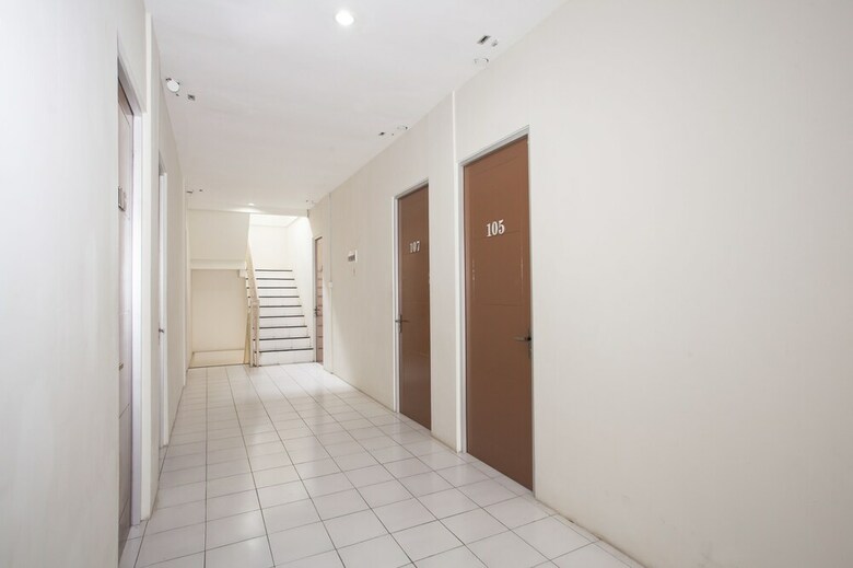 Hotel Reddoorz Plus Near Galaxy Mall
