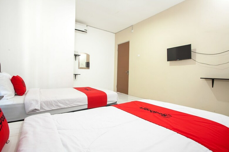 Hotel Reddoorz Plus Near Galaxy Mall