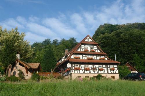 Hotel Saschwaller Burehus Holzwurm