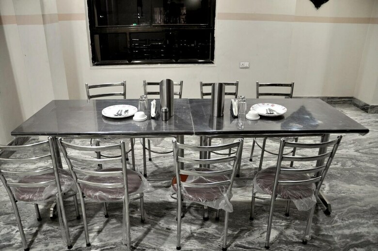 Hotel Kirti Plaza