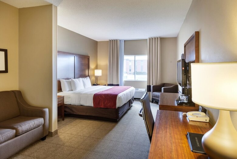 Hotel Comfort Suites University