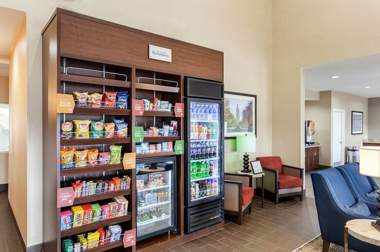 Hotel Comfort Suites University