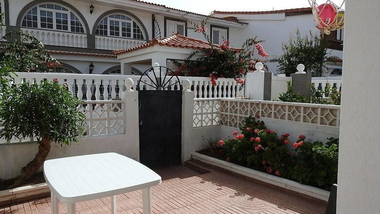 Apartamentos La Palmera 1 Holiday Home