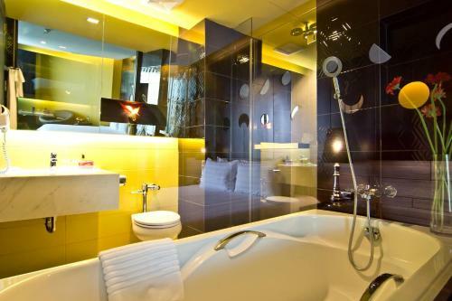 Hotel Tsix5 Quarter