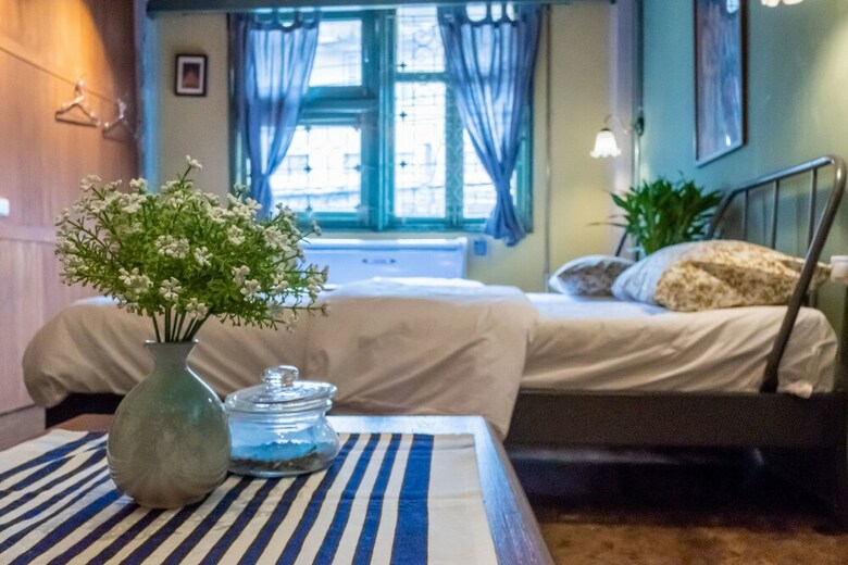 Hostal Live Local