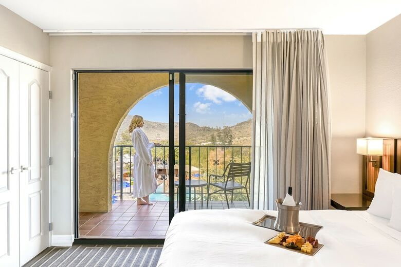 Hotel Pointe Hilton Tapatio Cliffs Resort