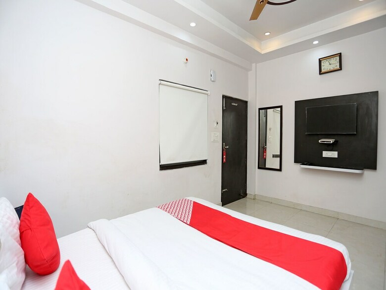 Oyo 13576 Hotel Residency