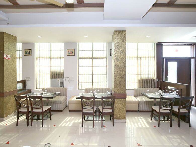 Oyo 13876 AA Hotel And Resorts