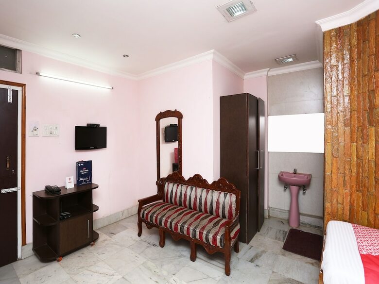 Hotel Oyo 11715 Mcc Guest House