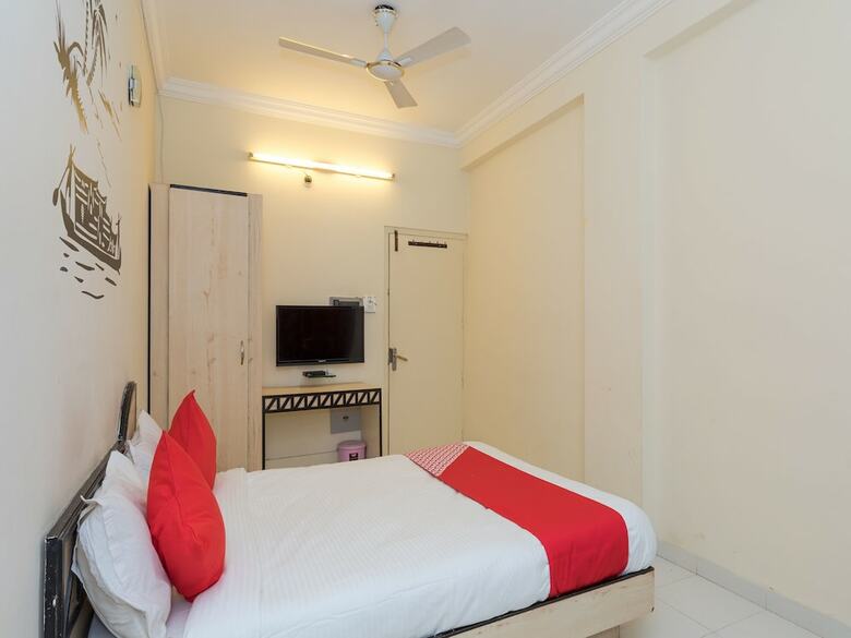 Oyo 14421 Hotel Grand Tower