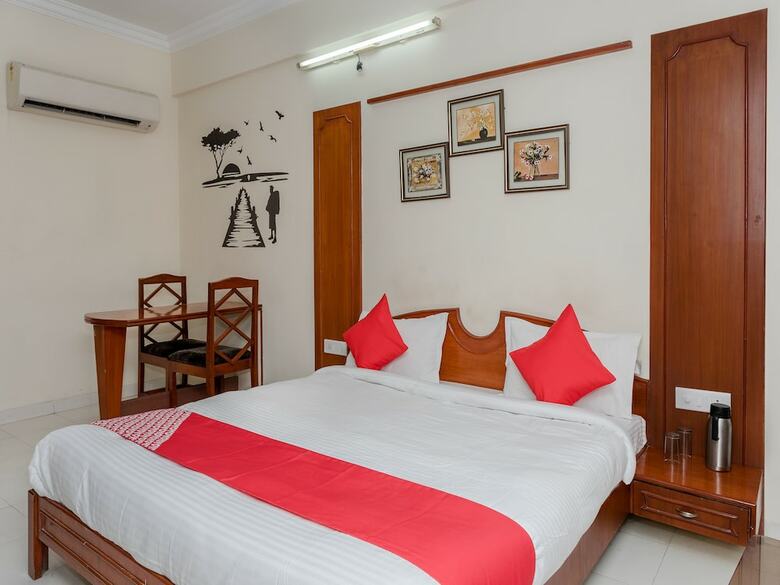 Oyo 14421 Hotel Grand Tower