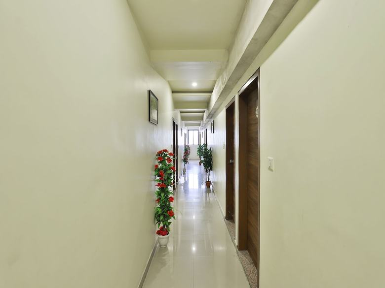 Hotel Oyo 15417 Red Rose