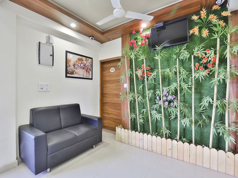 Hotel Oyo 15417 Red Rose