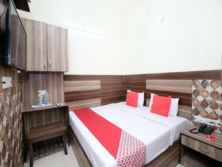 Hotel Oyo 14784 Angad Residency
