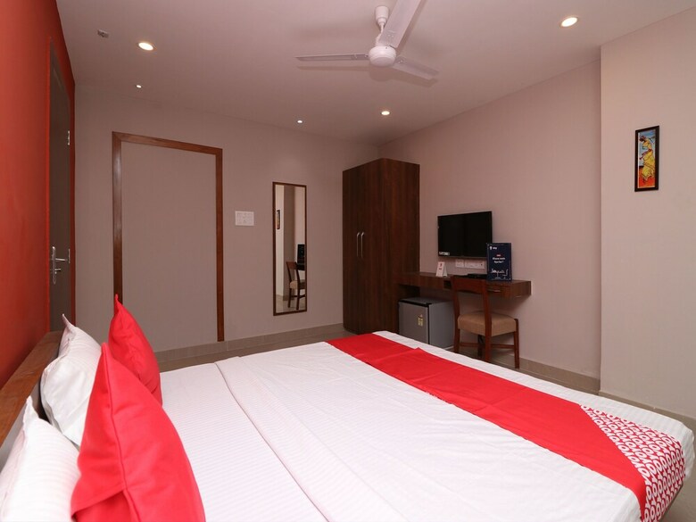 Hotel Oyo 13167 Nirvana Lodge