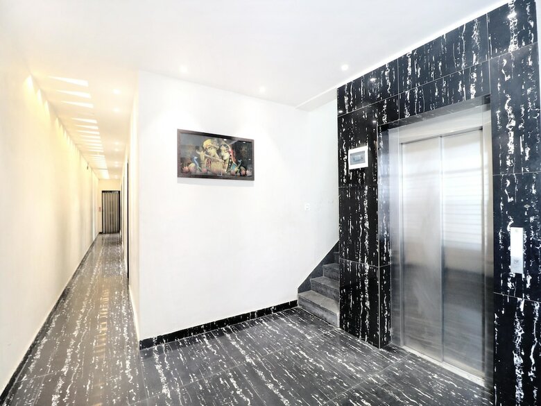 Oyo 14829 Hotel J Cruise