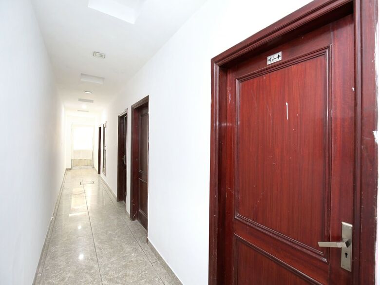 Oyo 14515 Hotel Paras Regency