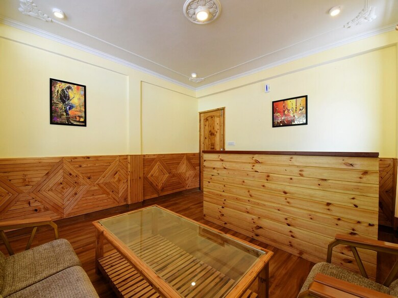 Hotel Oyo 14580 Home Luxurious Studios Shanag