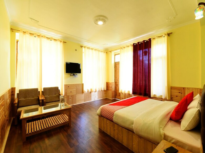 Hotel Oyo 14580 Home Luxurious Studios Shanag