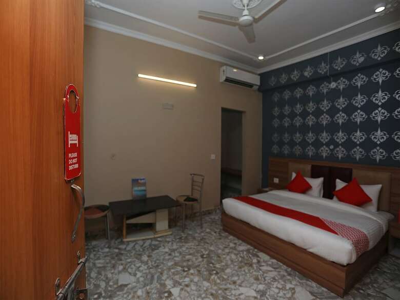 Hotel Oyo 14543 Royal Palace And Banquets