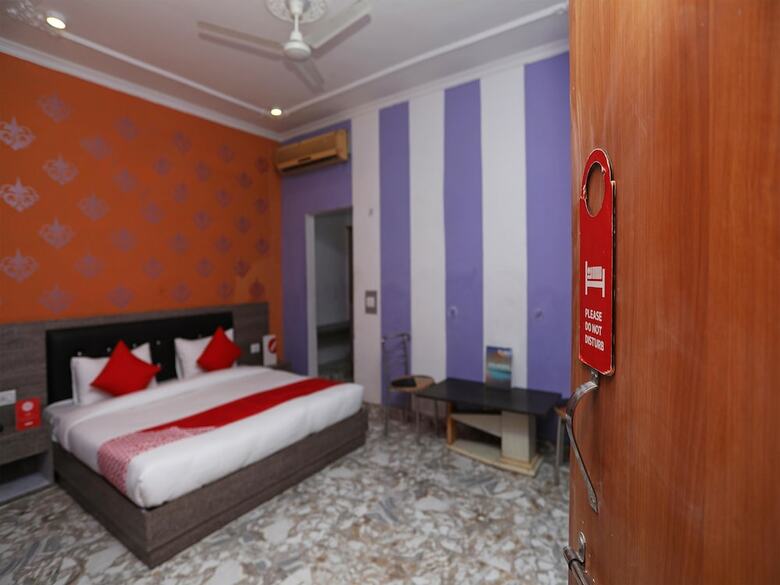 Hotel Oyo 14543 Royal Palace And Banquets