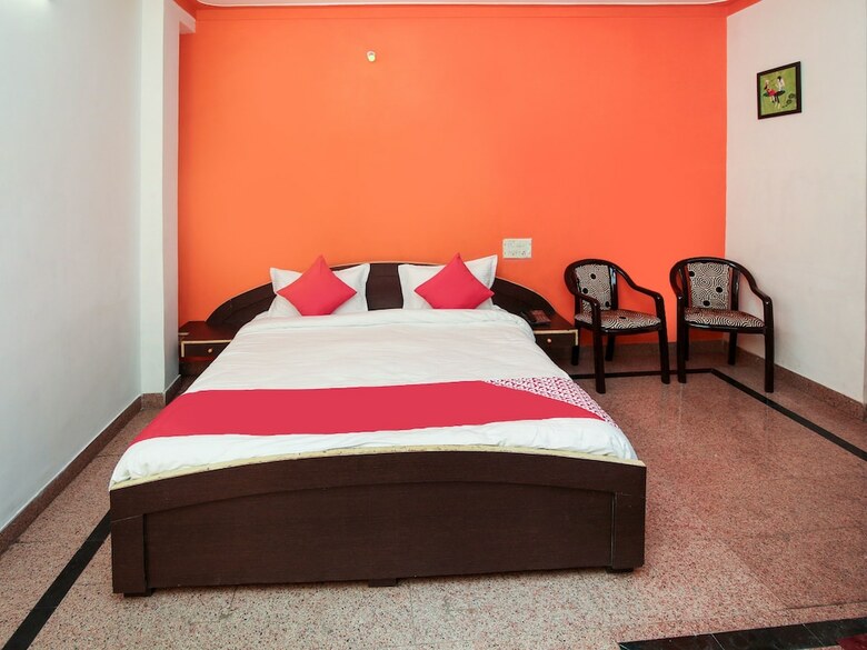 Oyo 12363 Hotel Ratan International