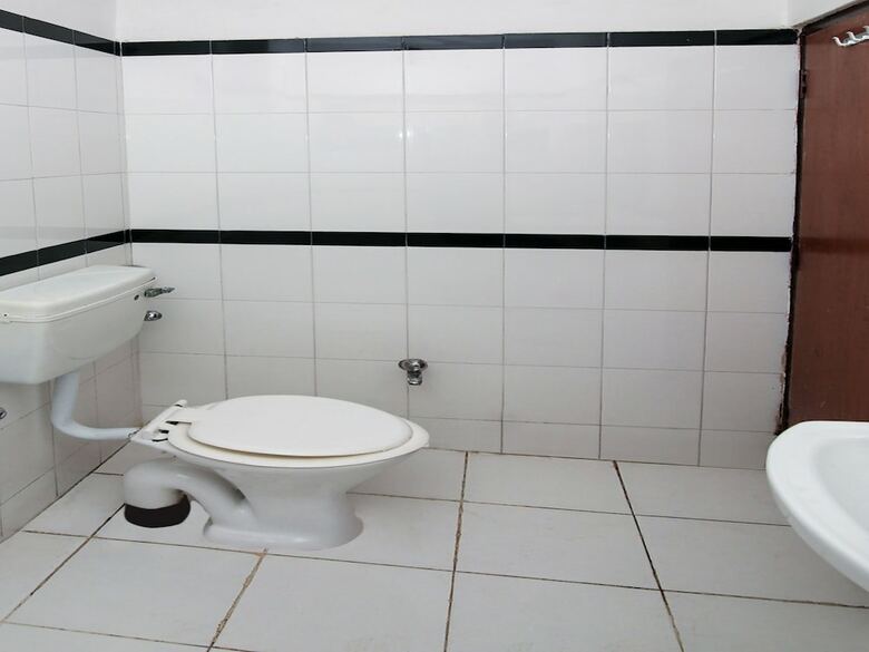 Oyo 12363 Hotel Ratan International