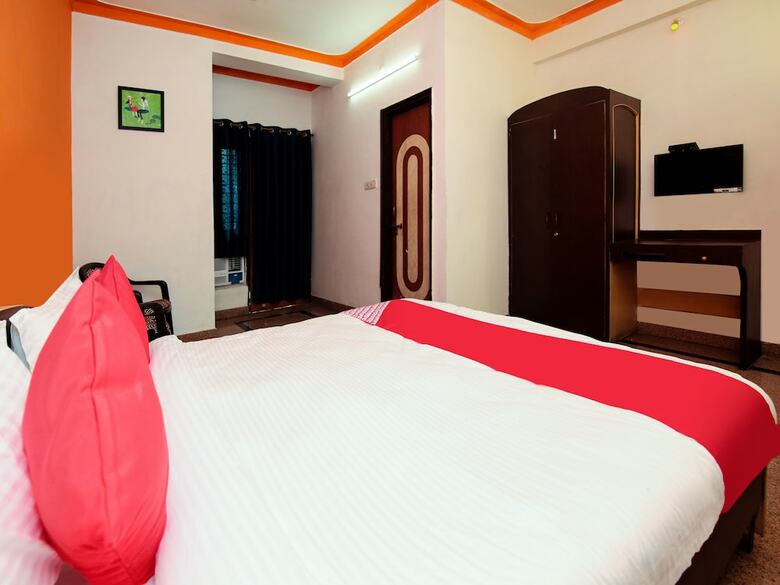 Oyo 12363 Hotel Ratan International