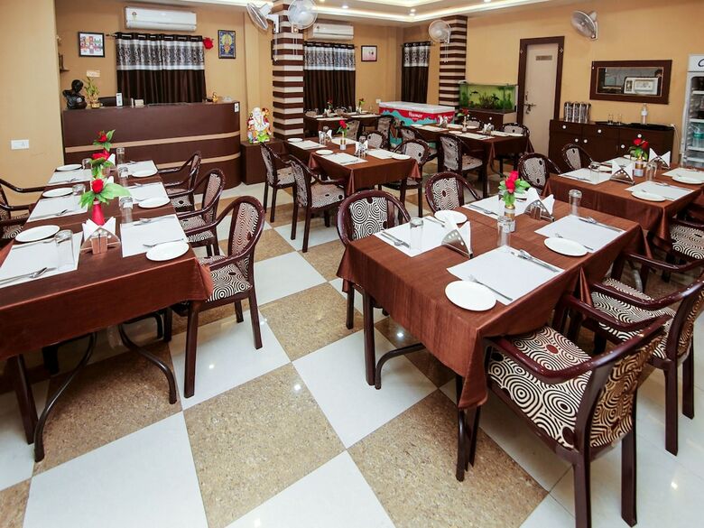 Oyo 12363 Hotel Ratan International