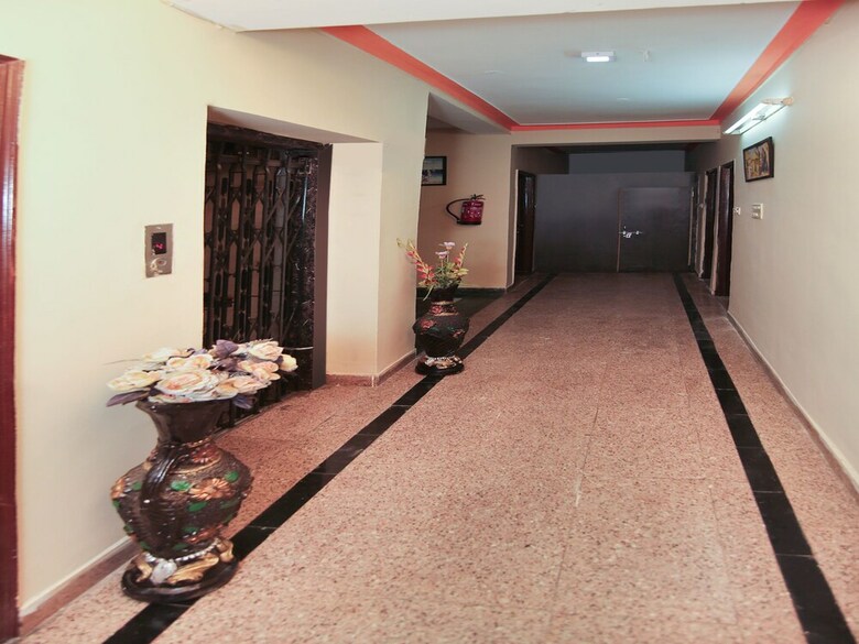 Oyo 12363 Hotel Ratan International