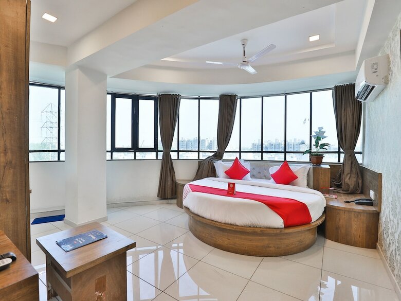 Hotel Oyo 14211 Laxmi Palace