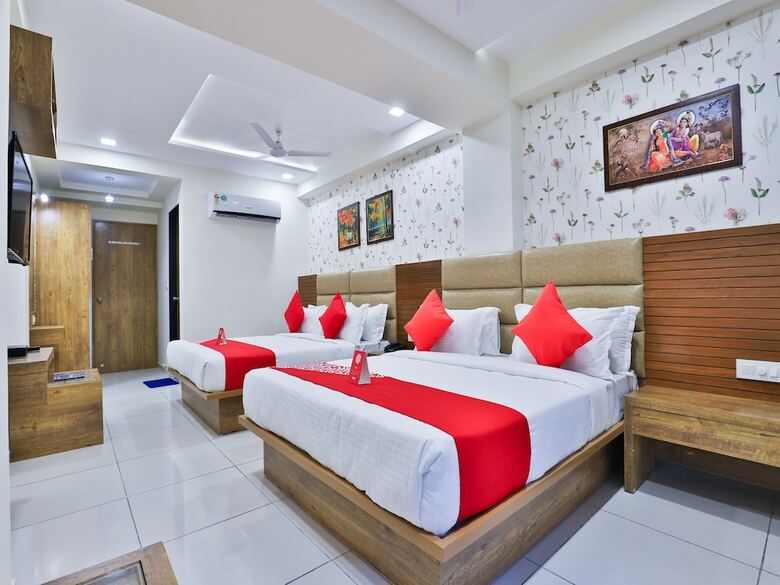 Hotel Oyo 14211 Laxmi Palace