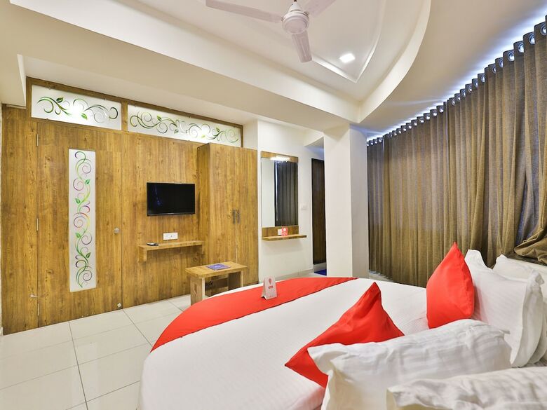 Hotel Oyo 14211 Laxmi Palace